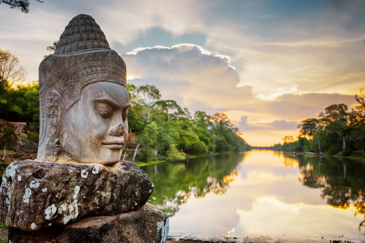 Каменное лицо Асура, Камбоджа