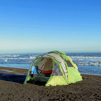 Палатка на берегу Тихого океана