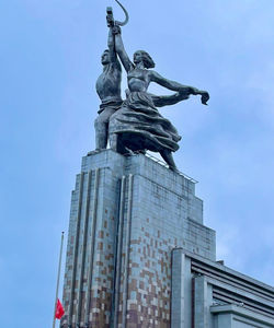 Памятник Рабочий и колхозница