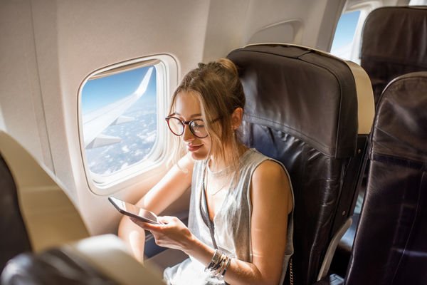 Чем занять себя в самолёте: идеи, как скоротать время в полёте