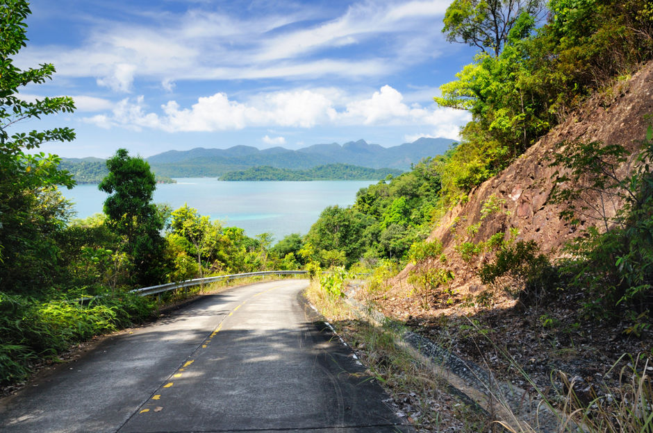 Извилистая дорога на острове Ко Чанг