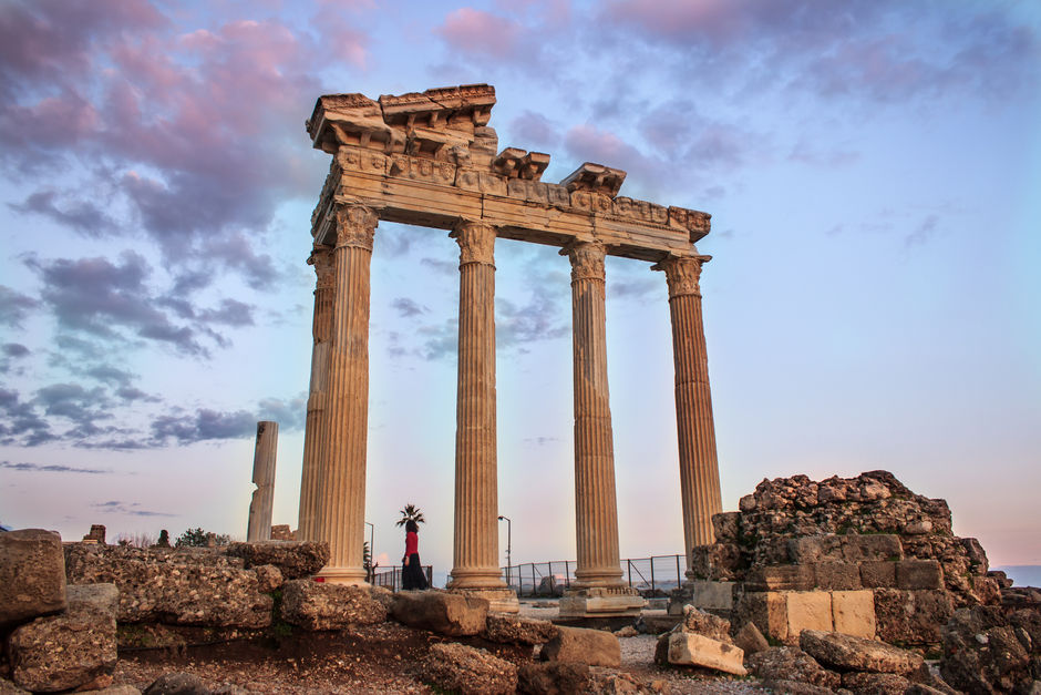 Исторический древний храм Аполлона в Сиде, Анталия