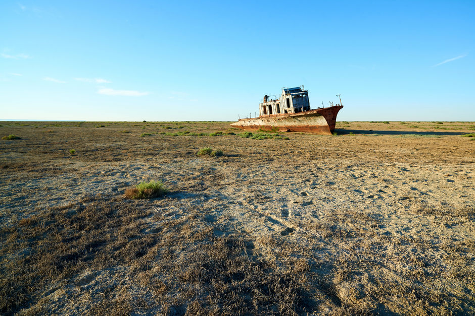 Заброшенный корабль (Аральское море)