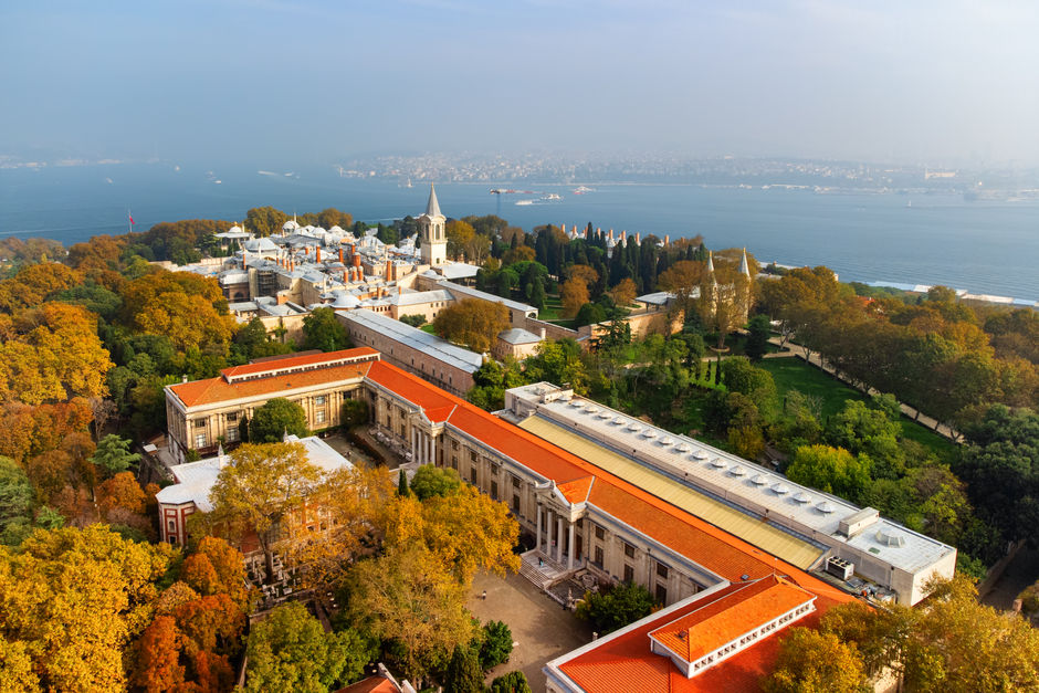 Потрясающий вид с воздуха на дворец Топкапы в Стамбуле
